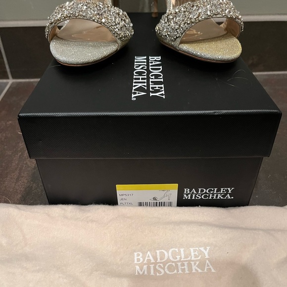 Badgley Mischka Jen NWT Size 9 - Picture 12 of 14